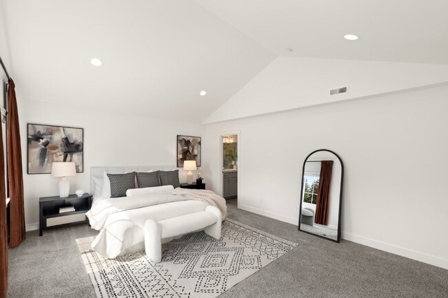 Building Photo - 4Bd/3.5Ba Covington House