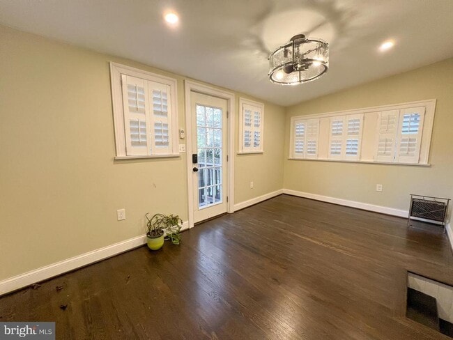 Building Photo - 7133 Sycamore Ave