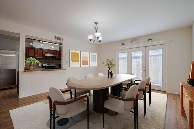 Building Photo - 13040 Trail Hollow Dr