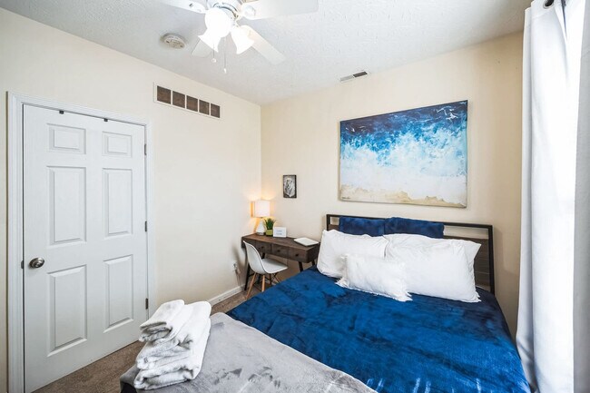 Building Photo - 105 Ash St