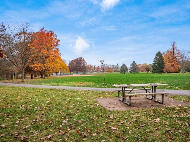 Building Photo - 2475 Swansea Rd