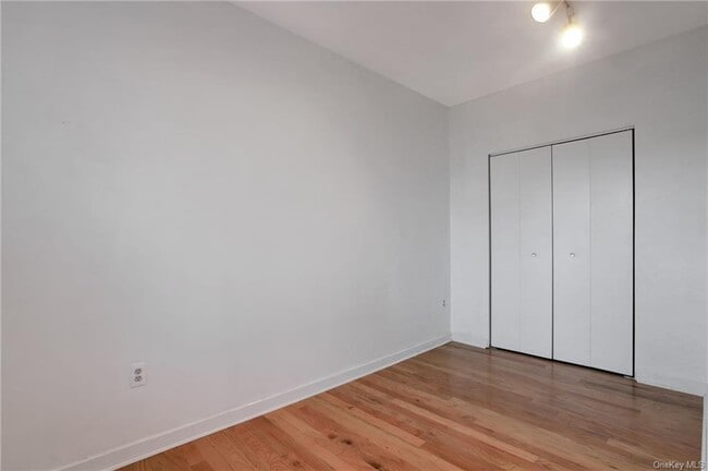 Building Photo - 100 Chateau Ln