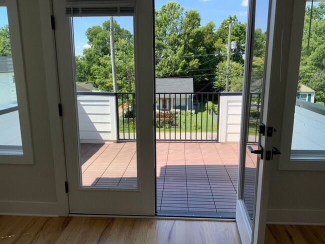 Building Photo - Fabulous Home In West Nashville