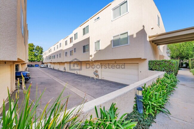 Building Photo - 9950 Topanga Canyon Blvd