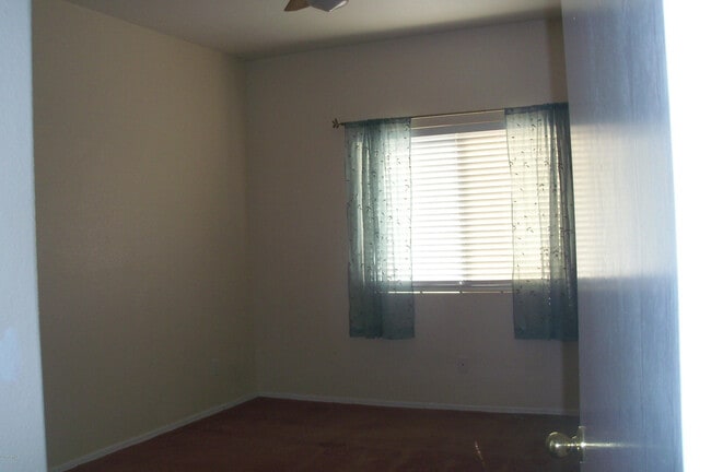 Building Photo - 5456 W Kristal Way