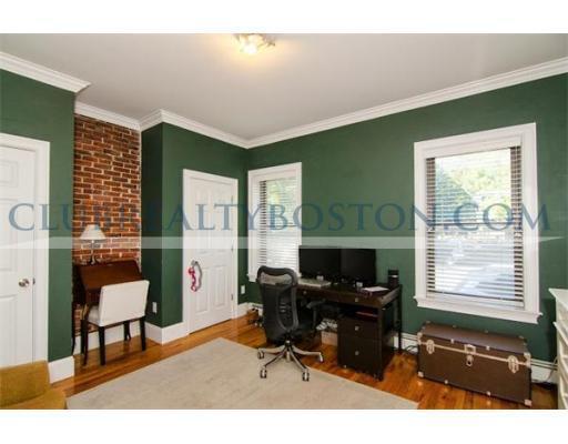 Building Photo - 268 River St