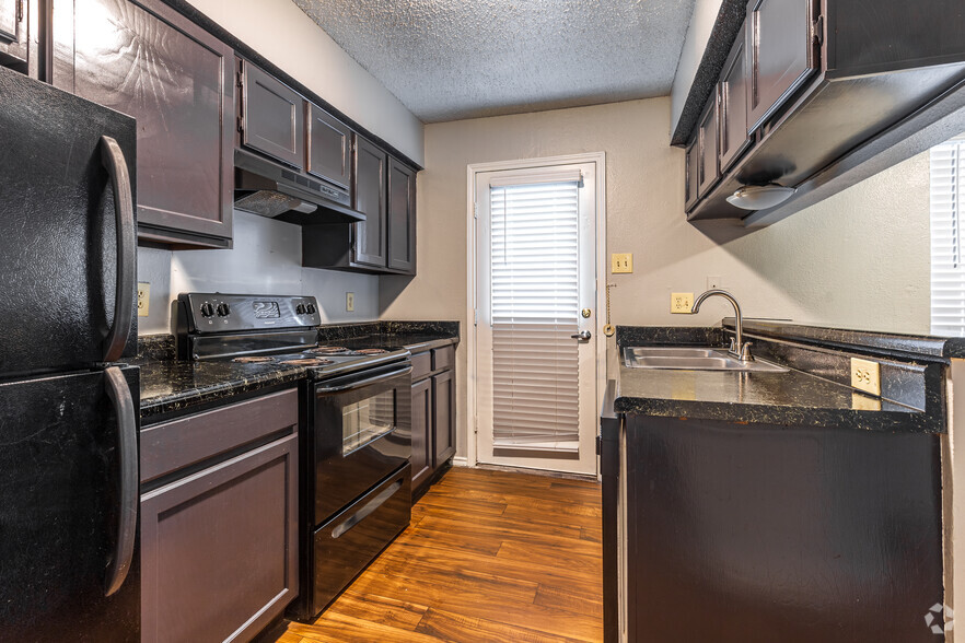 Kitchen - La Prada Place Apartments