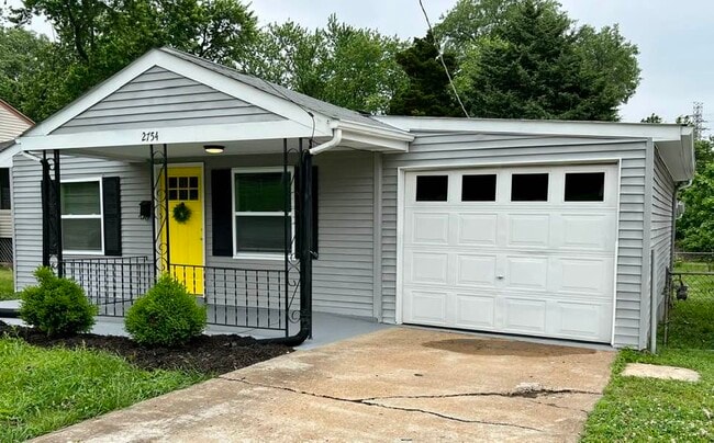 Building Photo - 2754 McCausland Ave