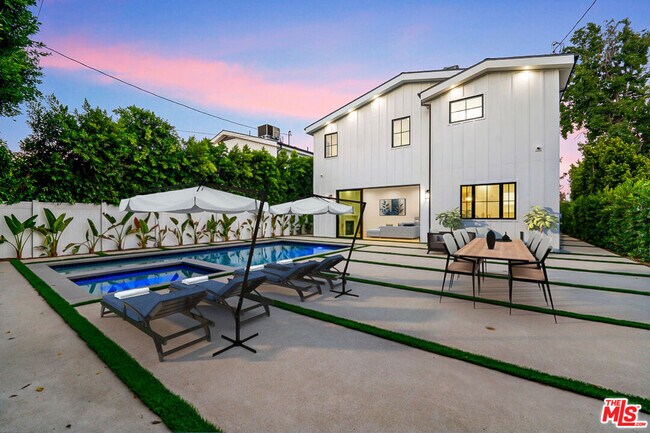 Building Photo - 4539 Longridge Ave