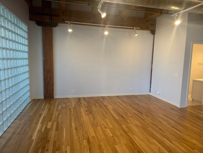 Building Photo - 14 N Peoria St