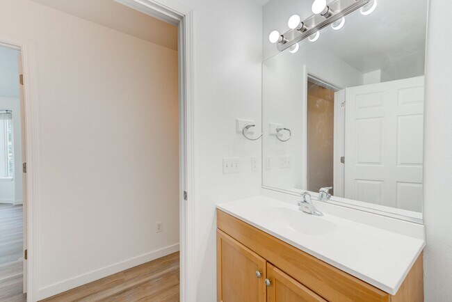 Building Photo - 3 Bed 2 Bath Unit Available in Bozeman!
