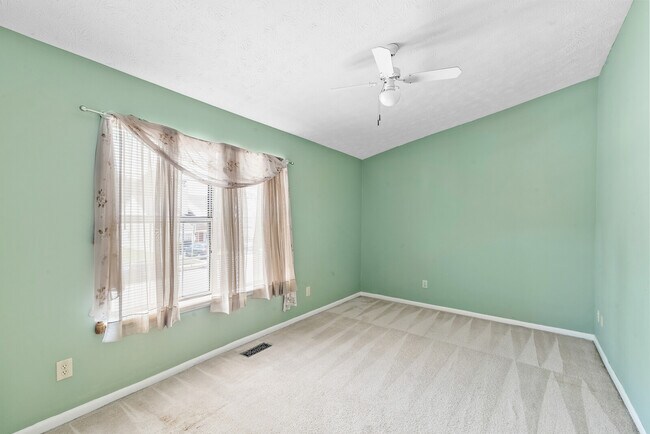 Building Photo - 15 Riverchase Dr