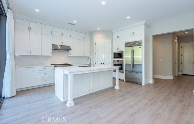 Building Photo - 152 Statura