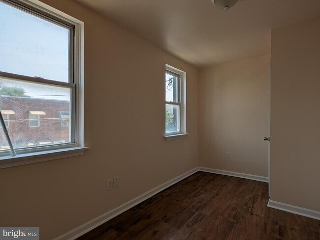 Building Photo - 2546 Tulip St