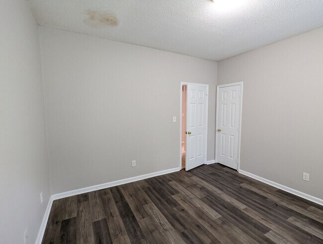 Building Photo - 700 Sykes St