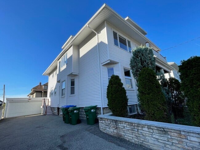 Building Photo - 49 Wellington Rd