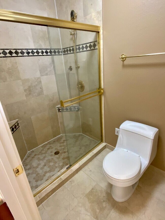 Building Photo - Private location!  SkyWest Townhome for rent