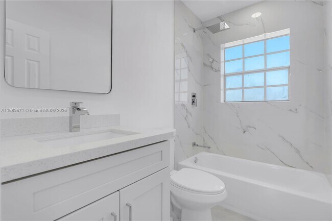 Building Photo - 1773 Lauderdale Manor Dr