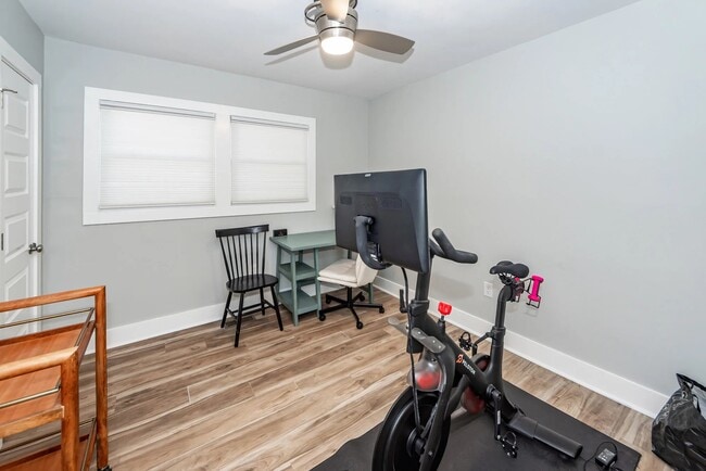 Building Photo - 1511 Larry St