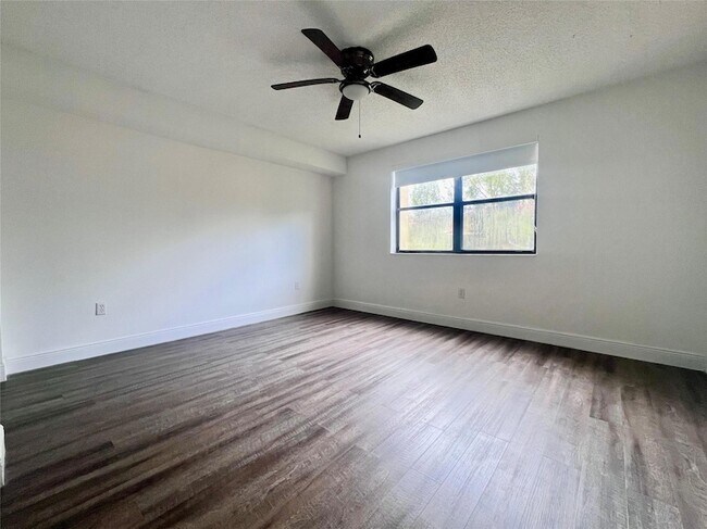 Building Photo - 17350 NW 68th Ave