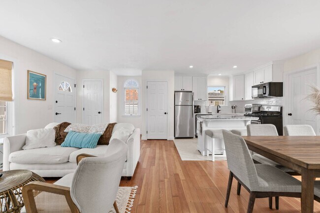 Building Photo - 7 Whiting Rd