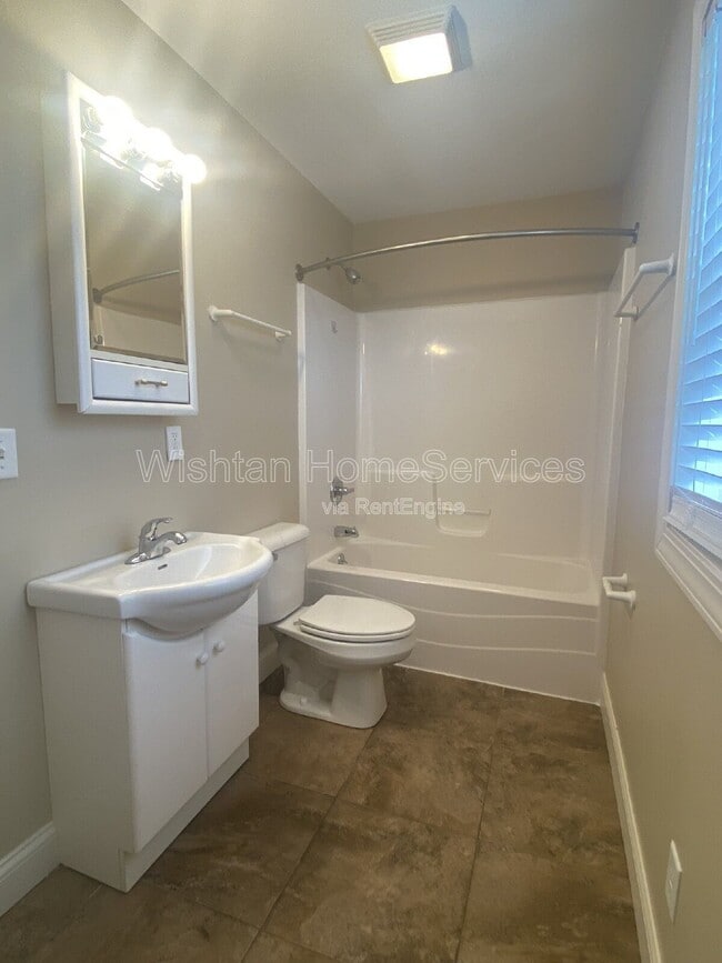 Building Photo - 524 W Murray St