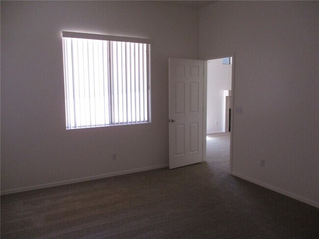 Building Photo - 2675 Desert Flowers Dr