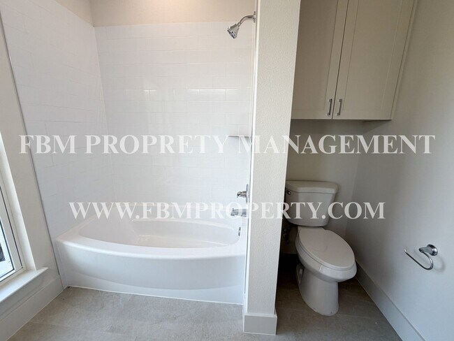 Building Photo - 903 Sunrise Ave