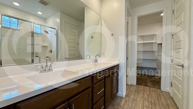 Building Photo - 1068 E Sabino Dr