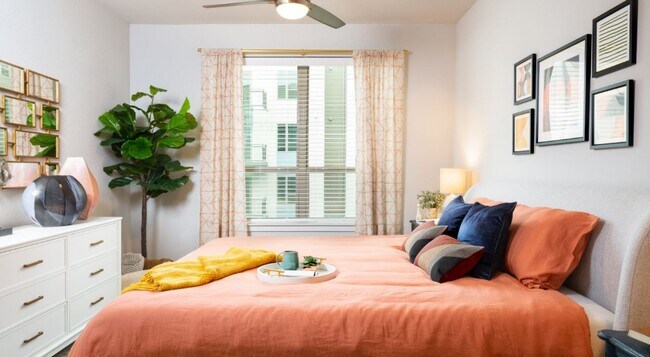 Building Photo - 500 Throckmornton-1505