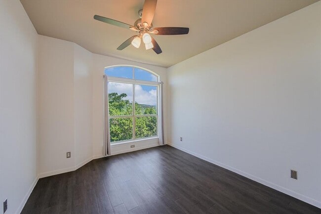 Building Photo - 6000 Shepherd Mountain Cove