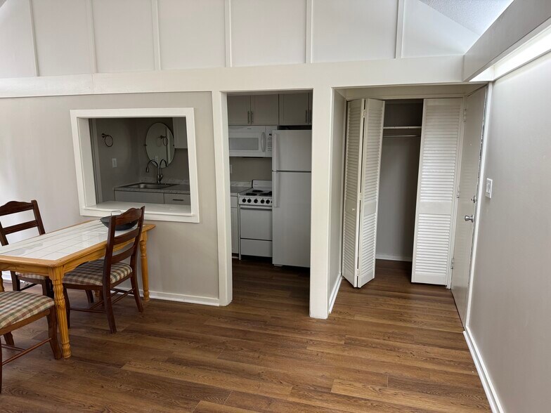 Building Photo - 130 Fairway Ave