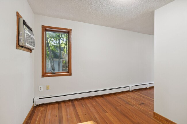 Building Photo - 519 W 22nd St