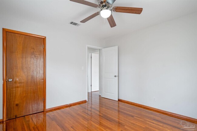 Building Photo - 118 Czar Ln