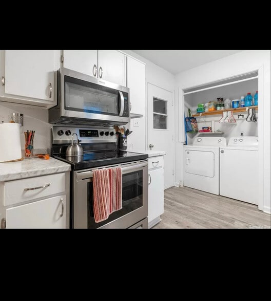 Building Photo - 1709 Westwood Dr
