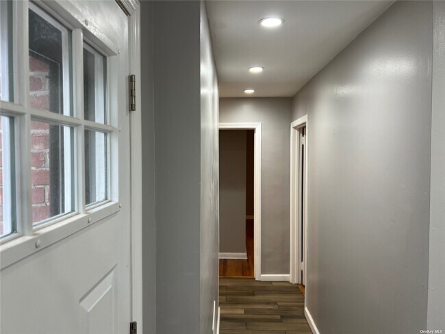Building Photo - 133 Elm St