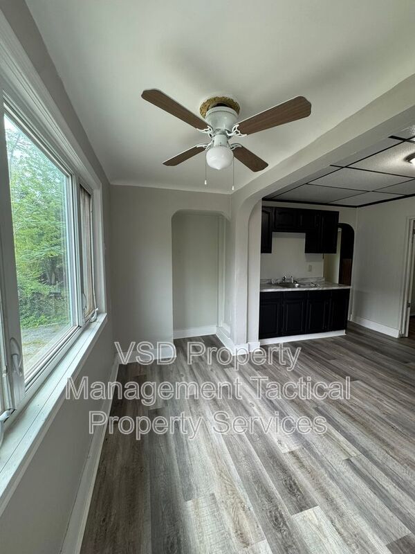Building Photo - 3408 E 140th St