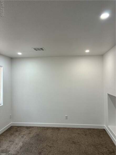 Building Photo - 2524 Adelante Ave