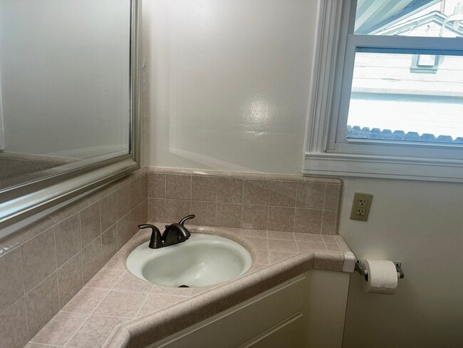 Building Photo - 221 E Griffith Way