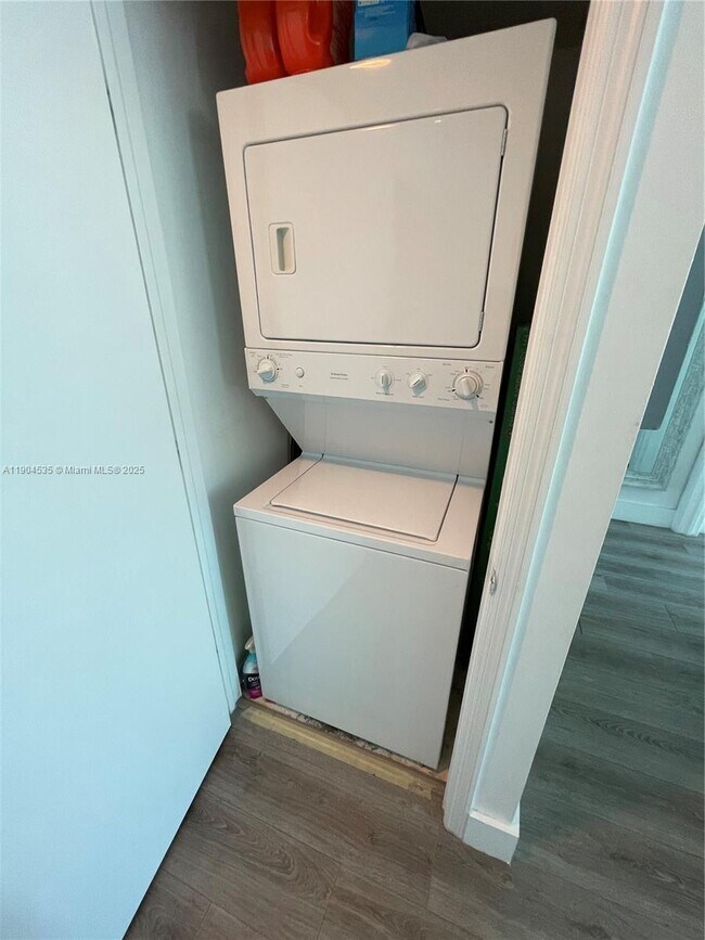 Building Photo - 55 SE 6th St