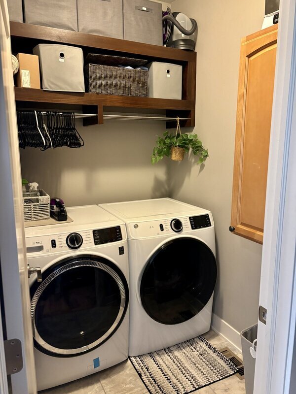 Building Photo - 580 NE Bowman Dr