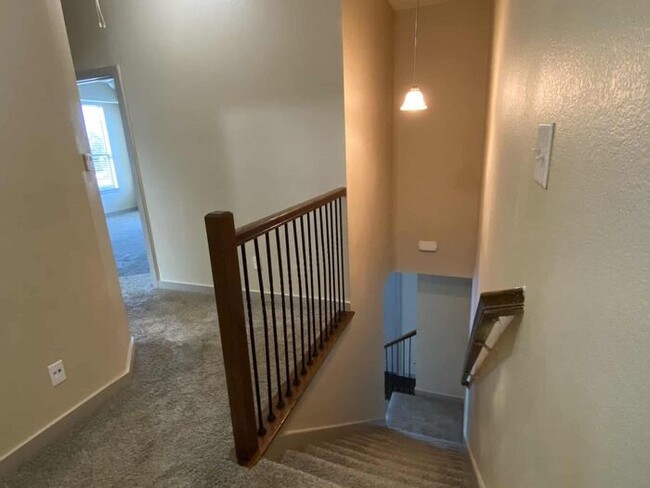 Building Photo - Modern Townhome for rent in Hurst!