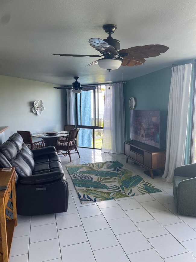 Building Photo - 2BR/ 1.5 BA & ocean view & fully furnished