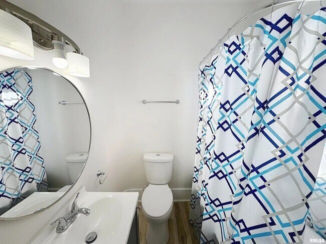 Building Photo - 3 Bedroom Rental in Moline