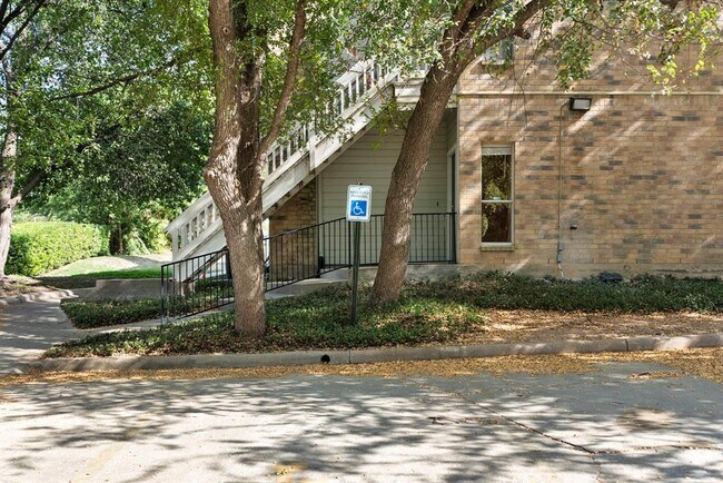 Building Photo - 2450 Wickersham Ln
