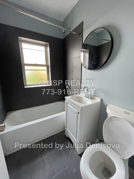 Building Photo - 4267 W Addison St