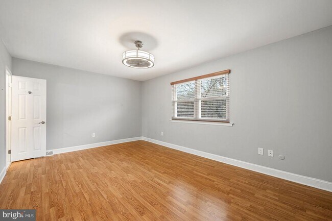 Building Photo - 124 Hampstead Dr