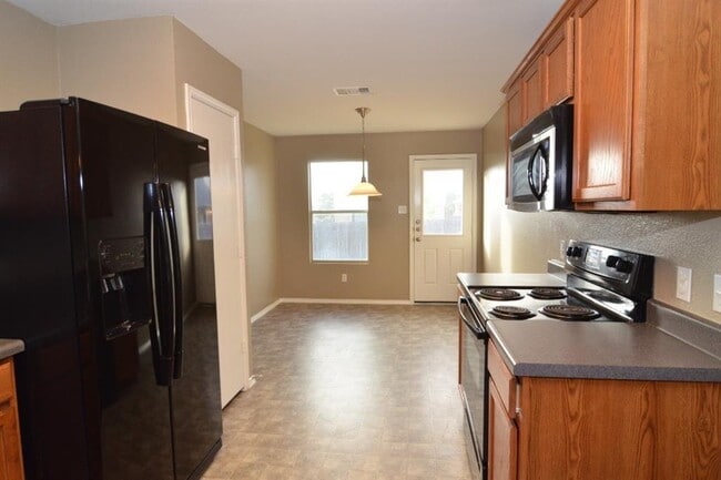 Building Photo - 806 Municipal Dr