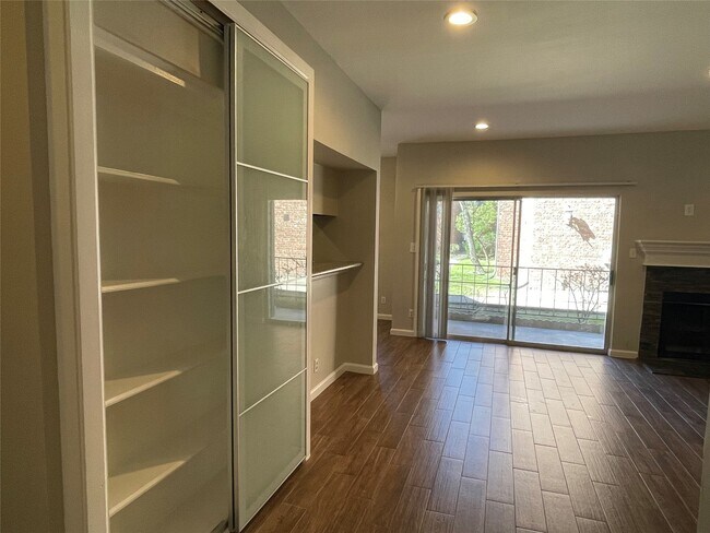 Building Photo - 6500 Harbor Town Dr