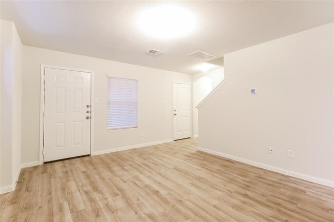 Building Photo - 321 N Meadows Dr